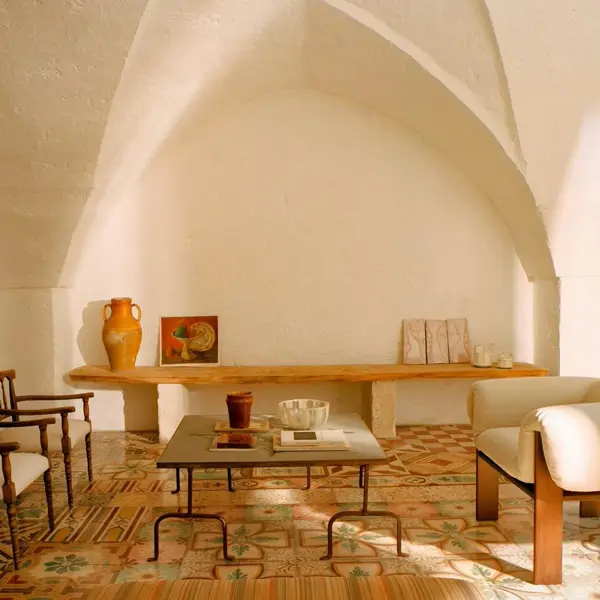 Dos artistas reforman una casa antigua en La Puglia y la convierten en la nueva obsesión de Marta Ortega y Zara Home: su encanto nos enamora