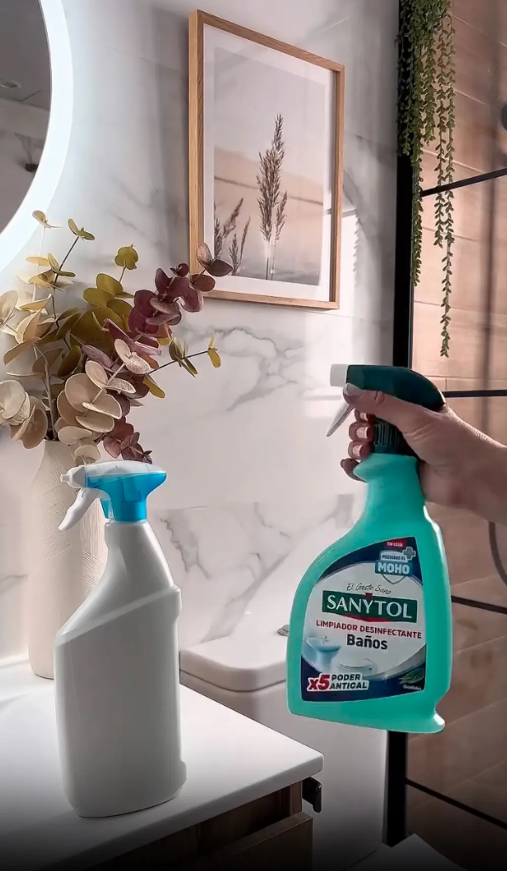 El Sanytol limpia y desinfecta, así que es perfecto para la limpieza del baño