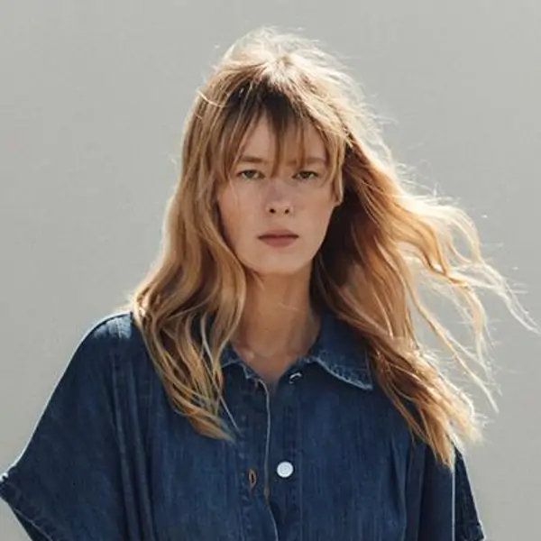 Zara adelanta las rebajas un mes con estos vestidos holgaditos desde 17,99€ que tapan pierna y realzan la figura 