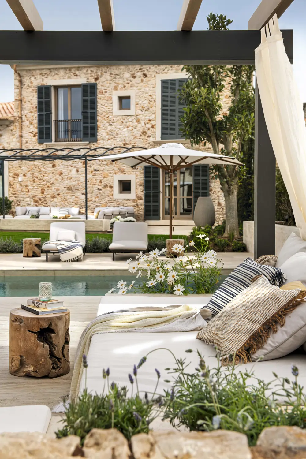 00558697 sombrilla jardín piscina porche cortina casa piedra