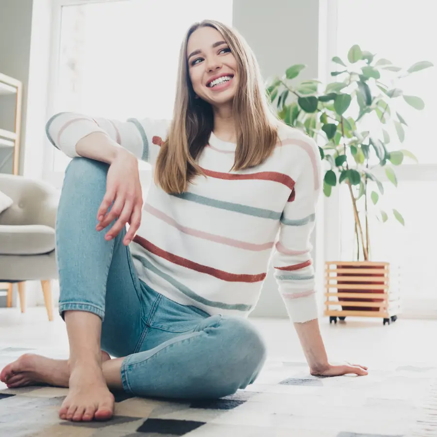 Chica en el suelo iStock