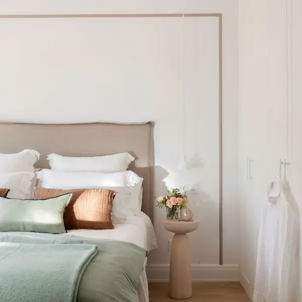 Astrid Izquierdo, experta en Feng Shui: "Tener demasiadas cosas en el dormitorio crea una mezcla de energías inconveniente, quita las mesas, cintas de correr y móviles"