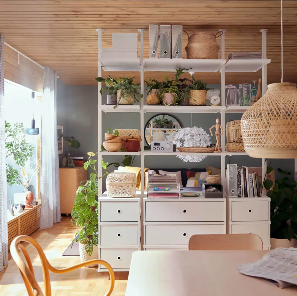 Estantería Elvarli de IKEA de metal blanco para separar ambientes