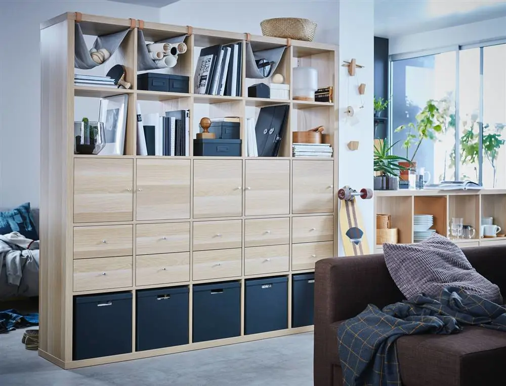 Estantería Kallax de IKea con cajones para separar ambientes