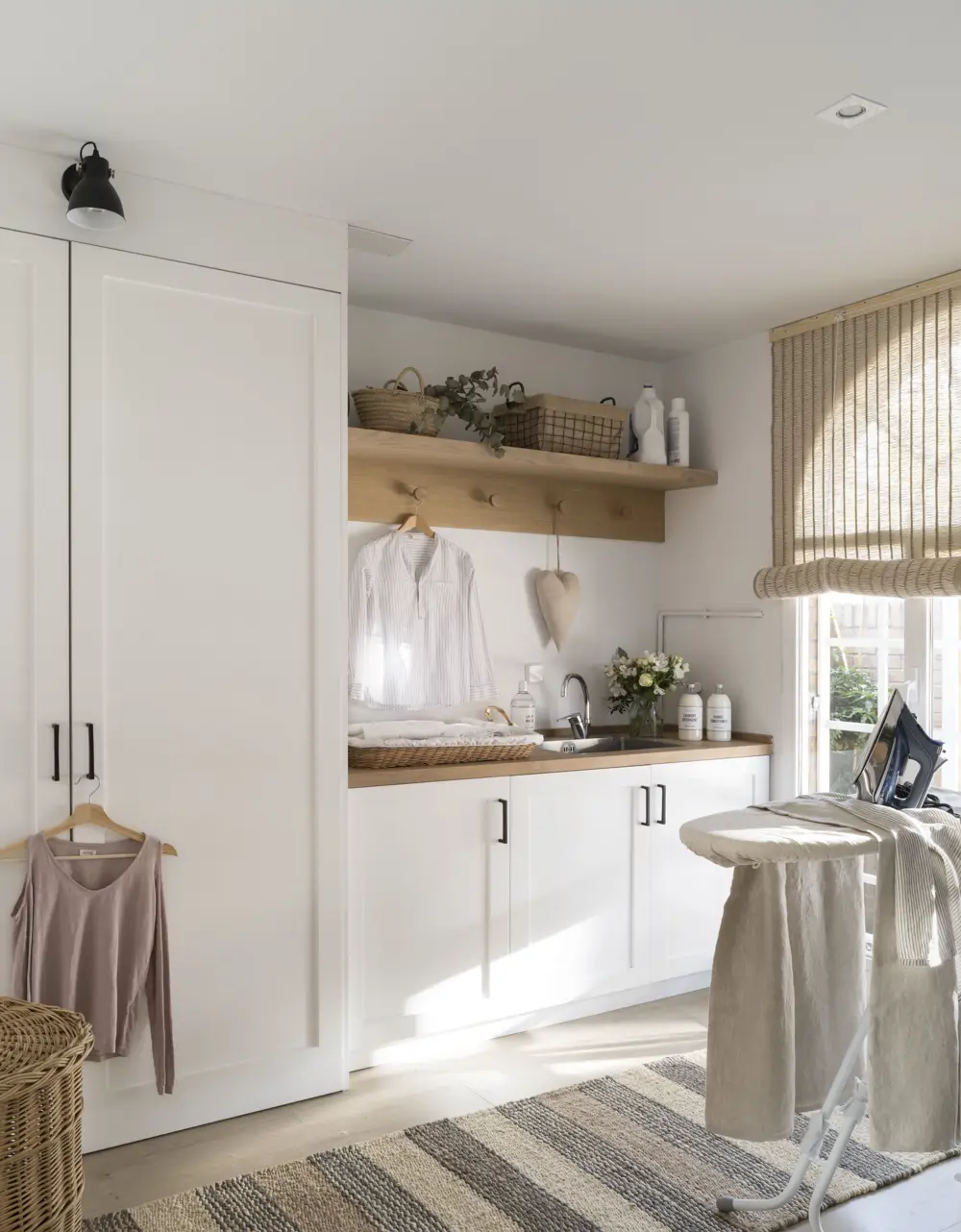 lavadero blanco madera cuarto plancha
