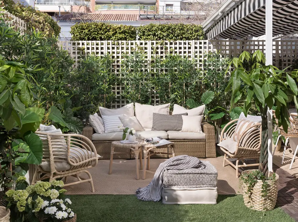 terraza con cesped artificial 
