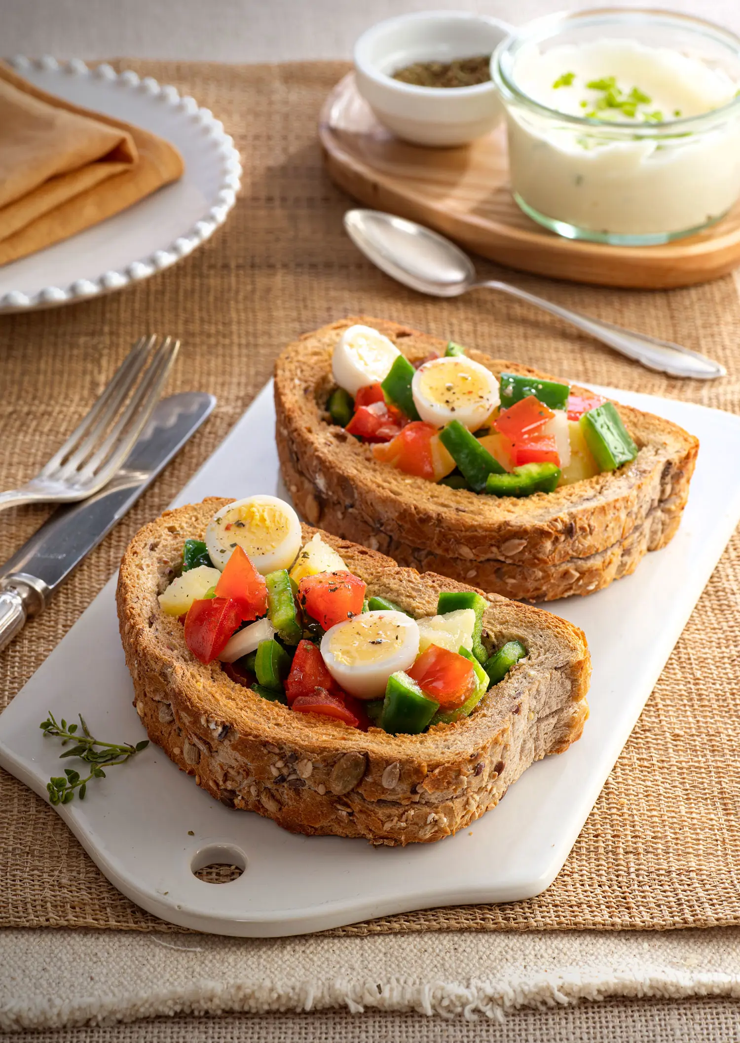 cenas saludables barquitas con ensalada