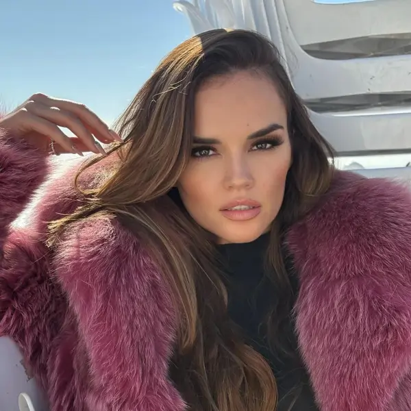 Melody, cantante (34 años): "He colgado este estor sin taladrar, en pocos minutos y de forma muy fácil"