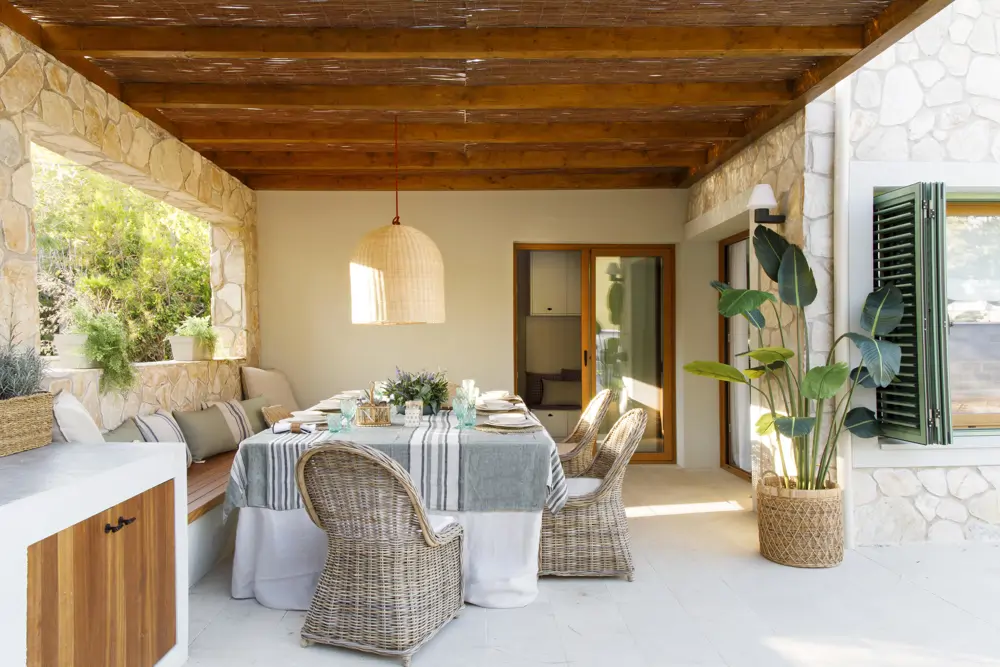 Comedor exterior casa Begues.