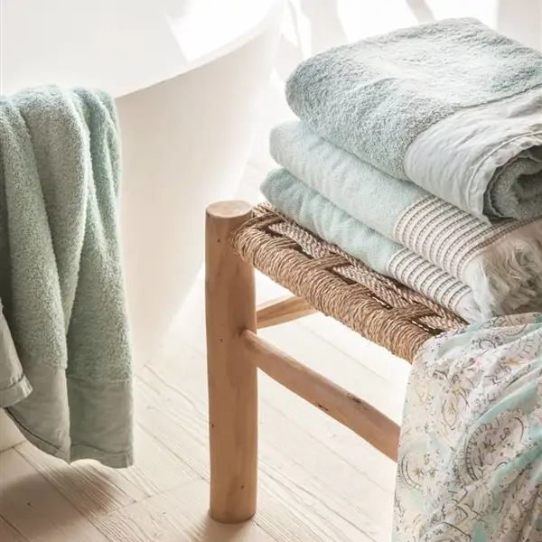 Tenía 2 toallas mojadas, las puse en la cesta de la ropa sucia, pero luego me arrepentí al ver que un experto advertía el error: "Tarda en secar y se llenará de moho"