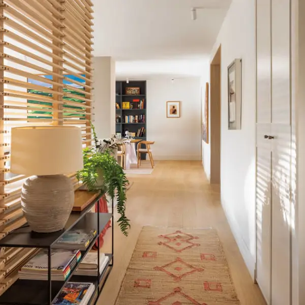 Álvaro Toledo, experto en decoración: ''Las paredes con listones de madera en 10 años van a envejecer fatal"