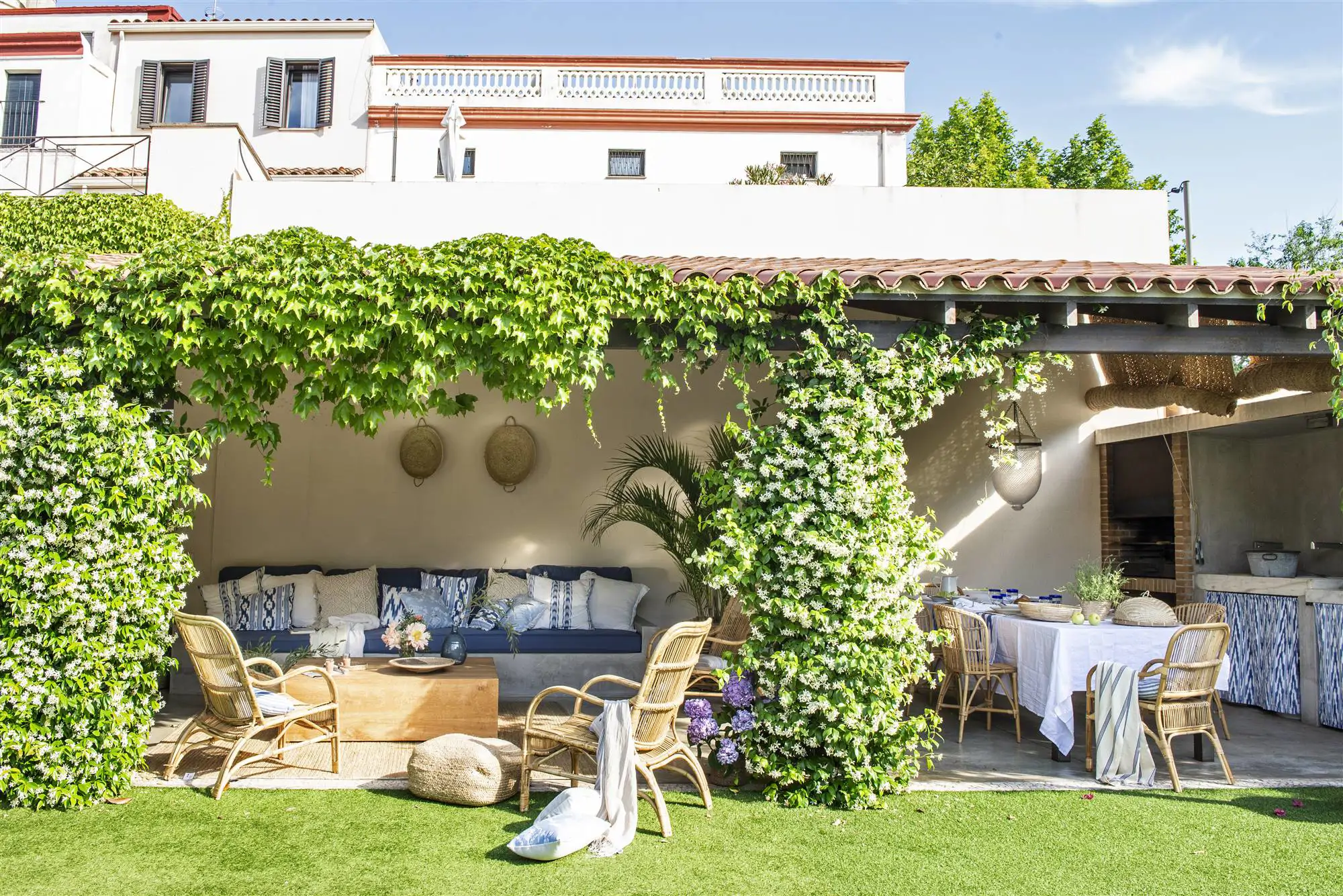 porche-con-zona-de-estar-y-cocina-y-jardin-00528847-O
