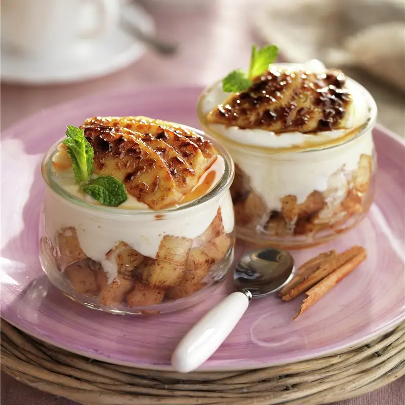 Vasitos de gratinado de manzana y yogur