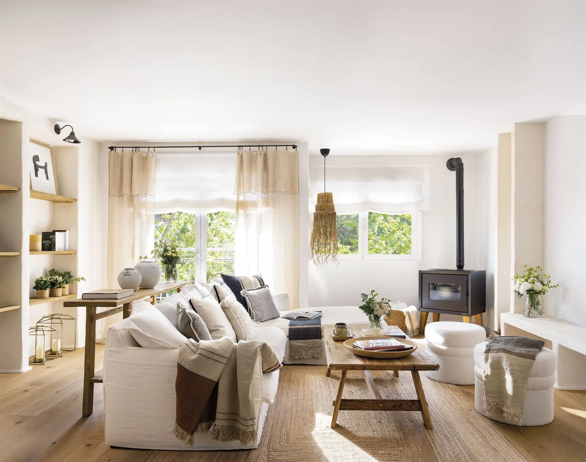 Salón con cortinas ligeras