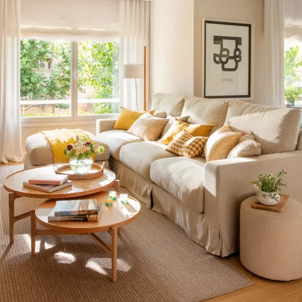 Julie Khuu, interiorista experta en Feng Shui: "La forma más rápida de que tu salón parezca más pequeño, es poner un sofá demasiado grande"