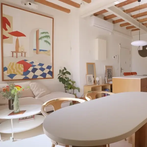 Una arquitecta compró un piso pequeño (42 m2) que fue construido en 1876, derribó los tabiques y comenzó de cero: "Se veía anticuado"