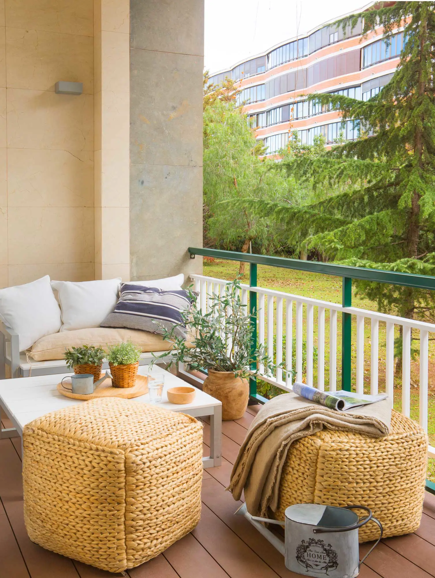 terraza-mini-con-zona-de-estar-00483296 O