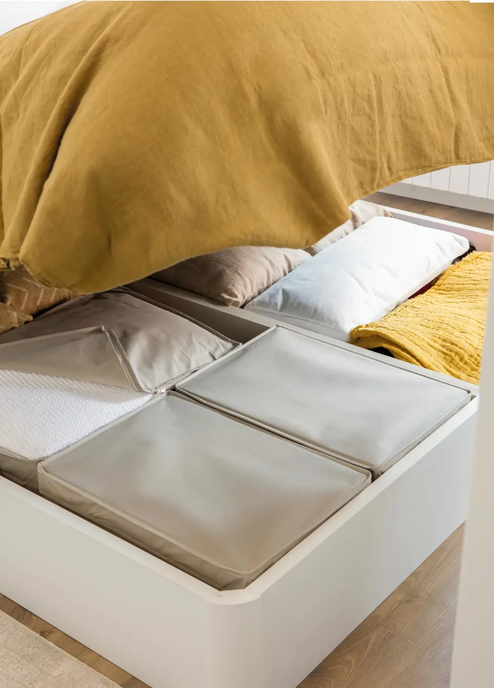 Cama con cajón único en el canapé