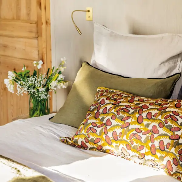 Julie Khuu, interiorista experta en Feng shui: "No pongas muchas plantas en tu dormitorio pequeño, te robarán la energía"