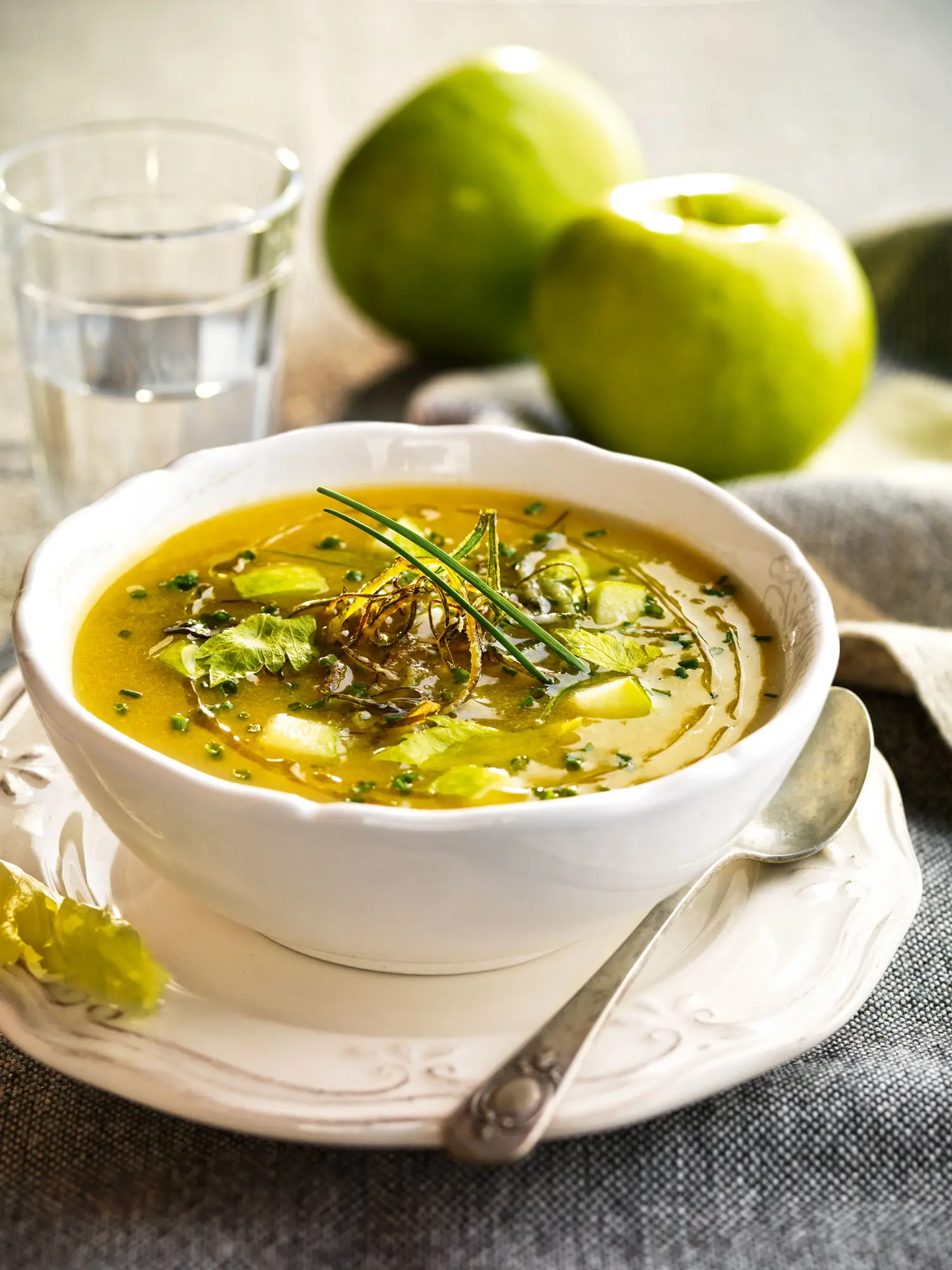 recetas con verduras consome de manzana y apio