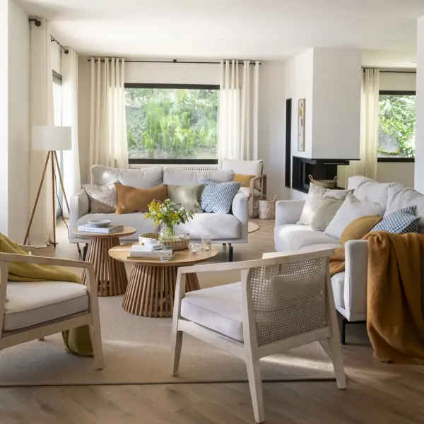 Entramos en la casa más bonita que verás en 100 años: con encanto mediterráneo, muy luminosa y con diseño pensado para una familia numerosa