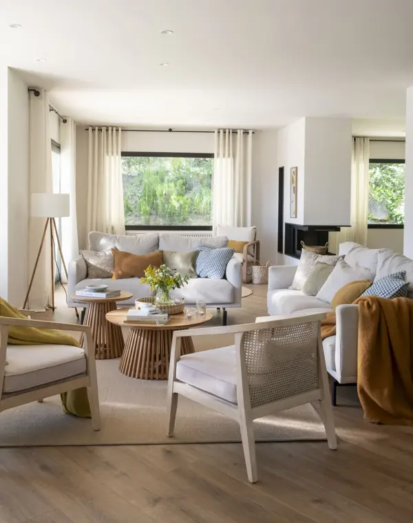 Entramos en la casa más bonita que verás en 100 años: con encanto mediterráneo, muy luminosa y con diseño pensado para una familia numerosa