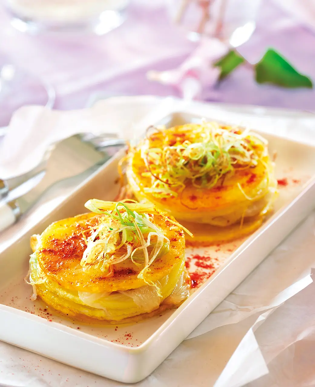 Milhojas de patata, cebolla y puerro