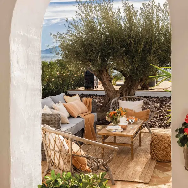 Cómo decorar patios pequeños: 33 ideas REALES para disfrutarlos durante todo el verano