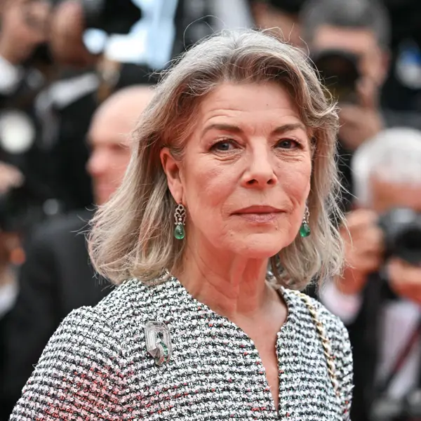Las mujeres francesas NO lo aprueban, pero Carolina de Mónaco SÍ: este es el estampado rejuvenecedor tendencia que ha enamorado a la royal