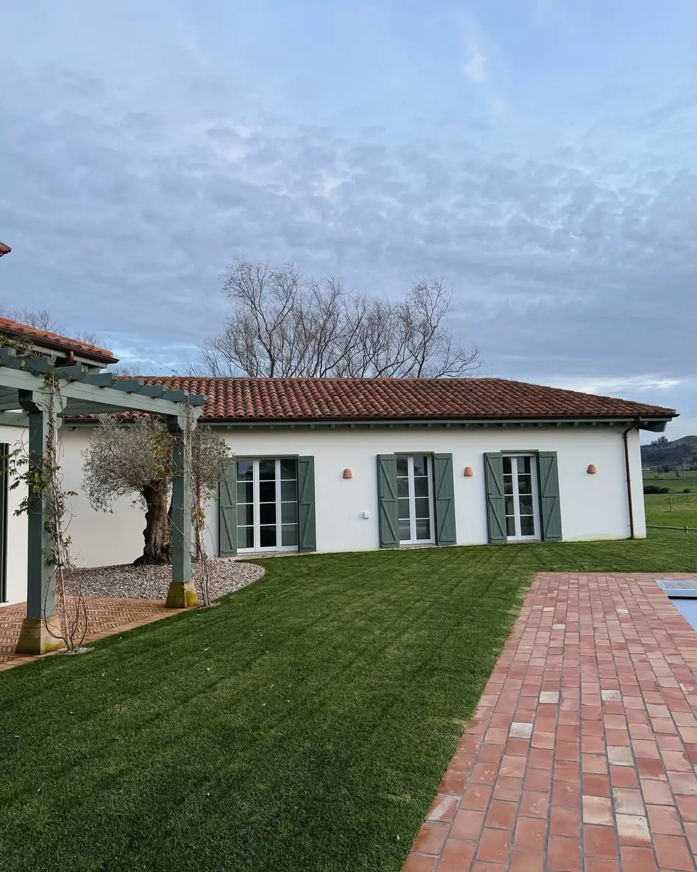 Exterior de la casa de María Pombo en Cantabria.