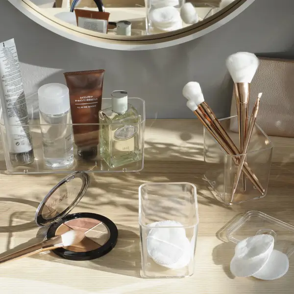 Anjie Cho, experta en Feng Shui: “No deberías tener maquillaje caducado en el cuarto de baño. Además de darle un aspecto desordenado, también afecta a tu energía del día a día”