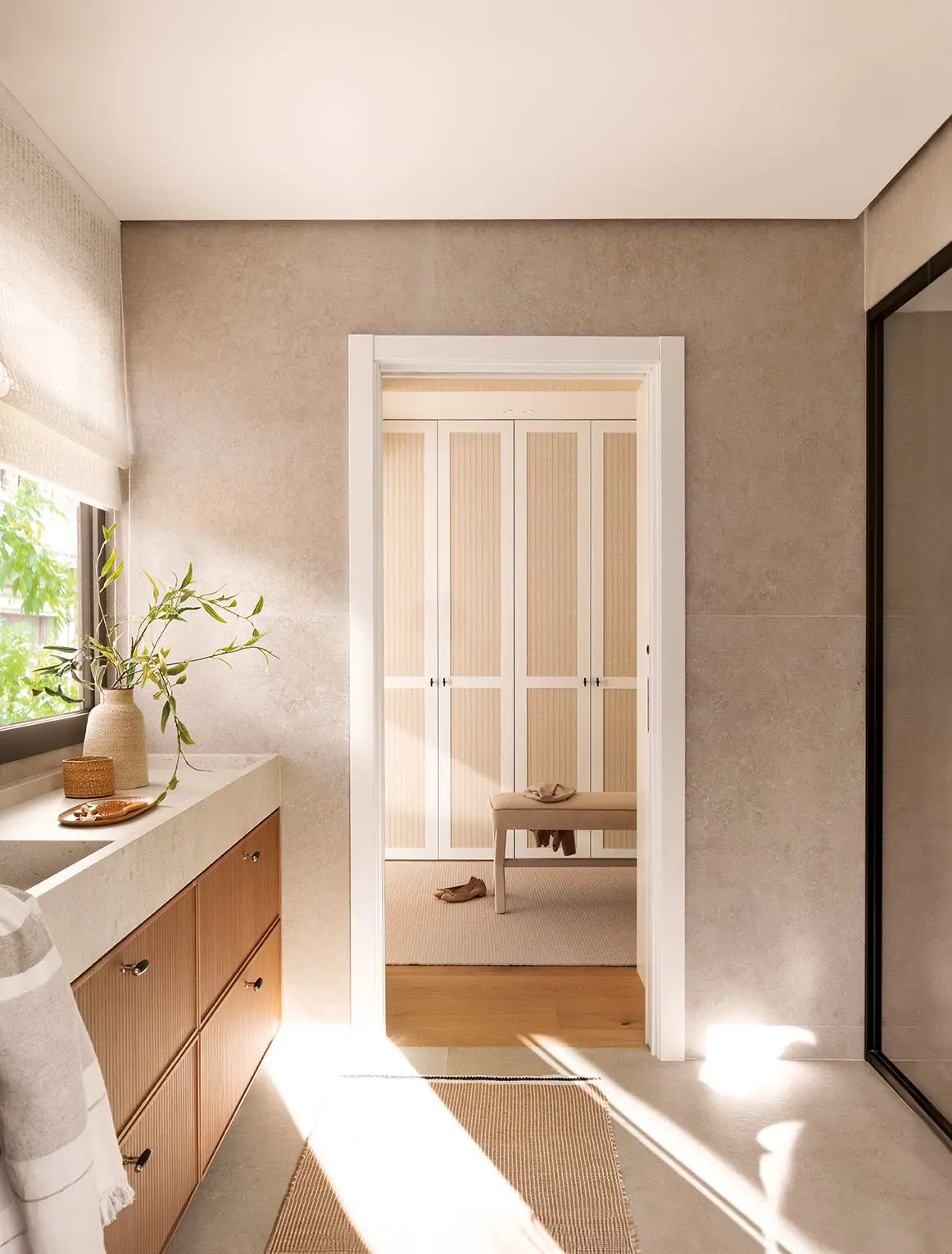 Un mueble de lavabo a medida de madera