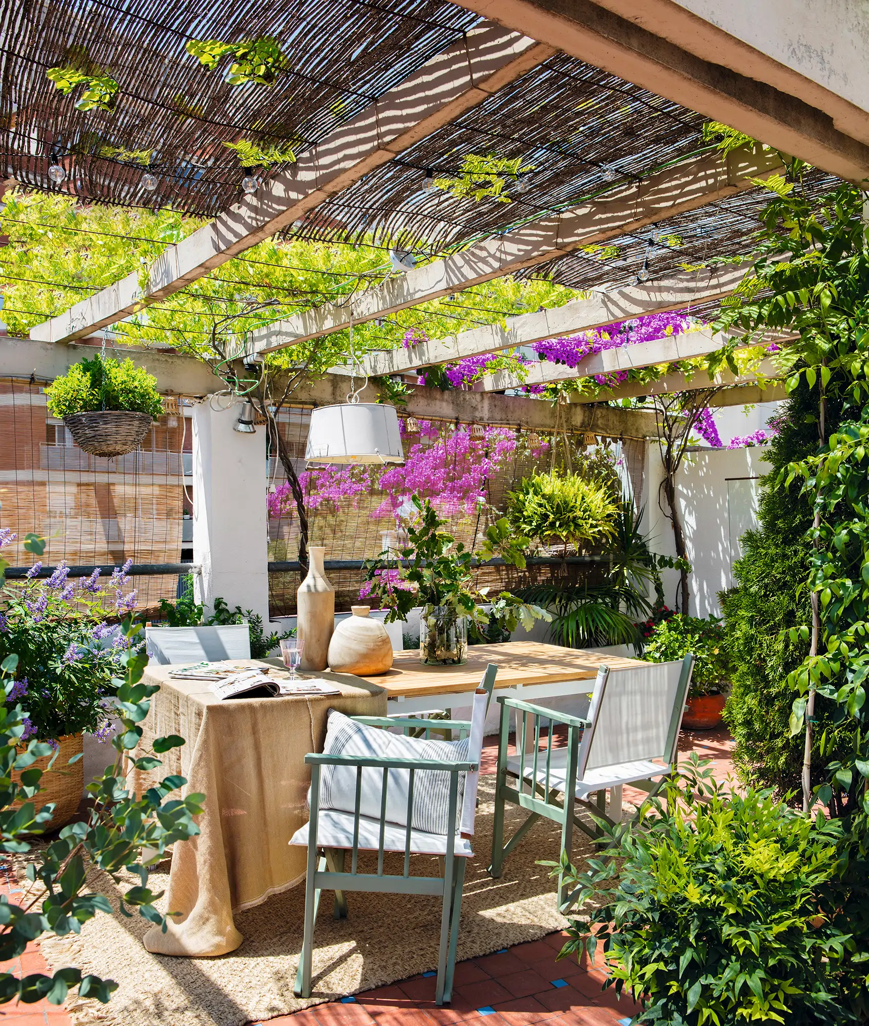 terraza con pergola con can~izo 00562624