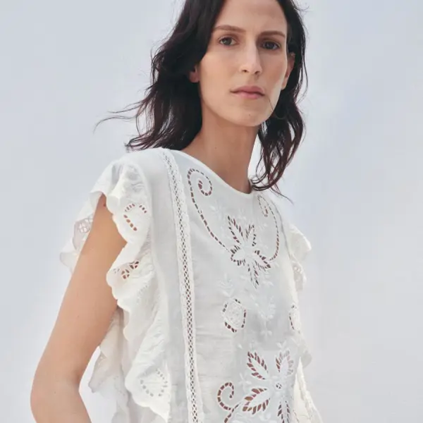 5 prendas de verano de Zara que recomiendo a mis amigas de 60 años para mantener a raya el estilo frente al calor (desde 22€)