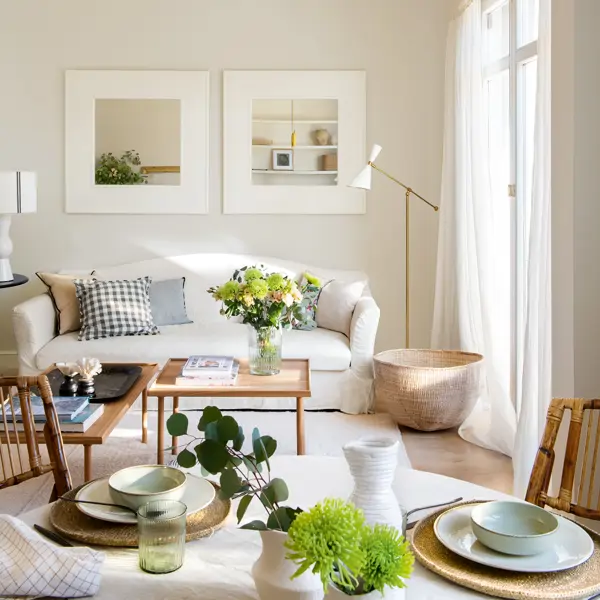 Julie Khuu, interiorista experta en Feng Shui: "En un piso pequeño nunca pondría mesas cuadradas, butacas reclinables o muebles de cristal"