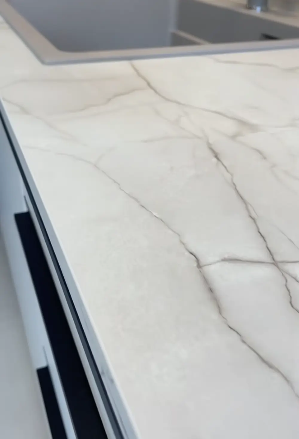 acierto cocina encimera efecto marmol