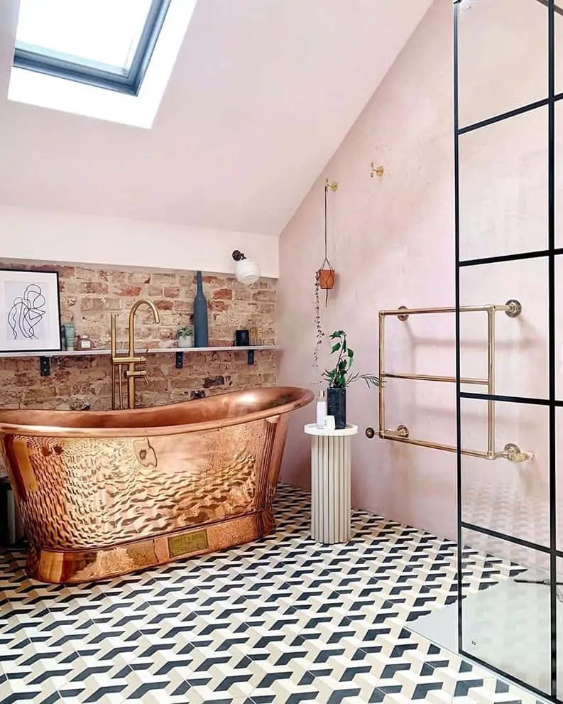 Un baño que viaja al pasado