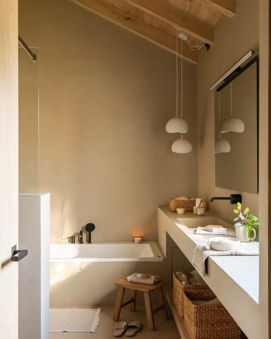 Baño con paredes pintadas 00595203