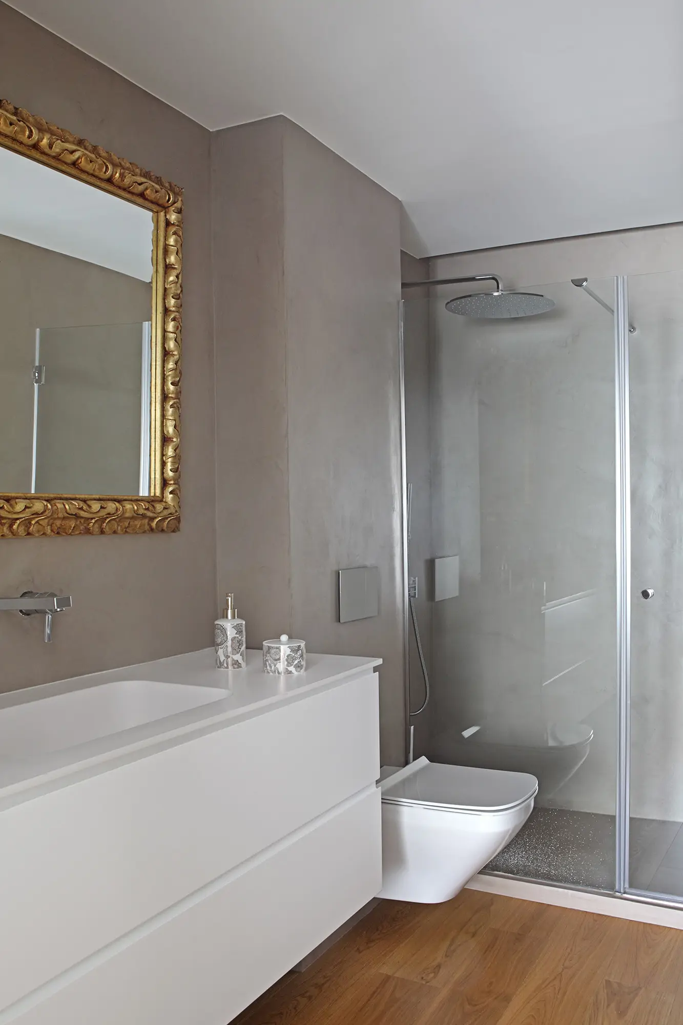 Baño con pintura decorado por Raquel González