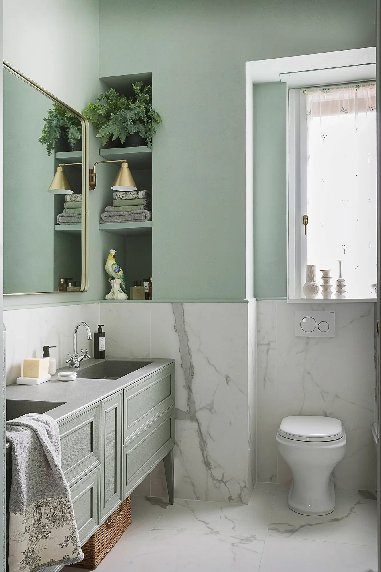 Baño decorado con pintura de CIN VALENTINE en tono Succulent Green E724