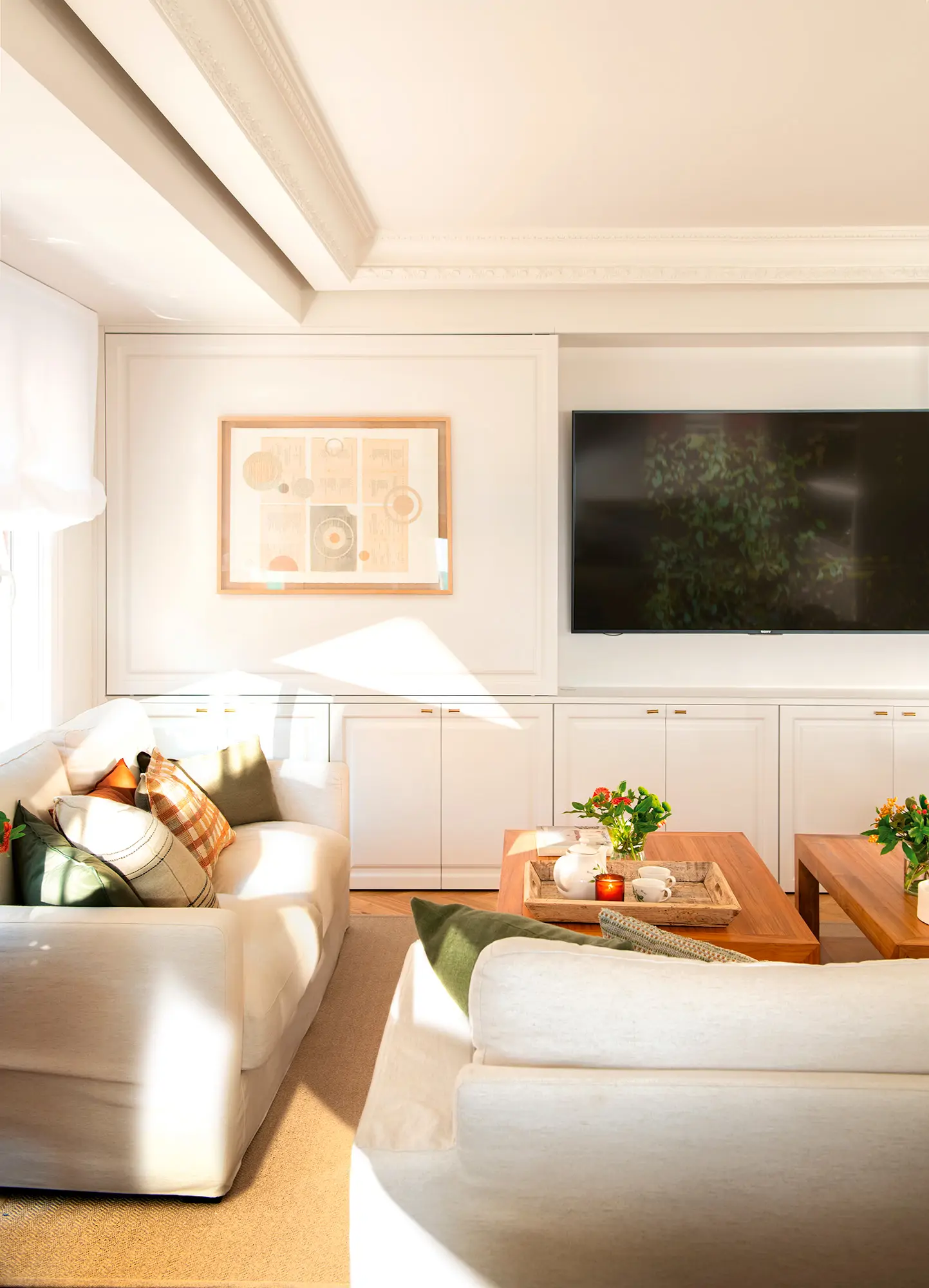 Mueble con puertas ocultar el televisor