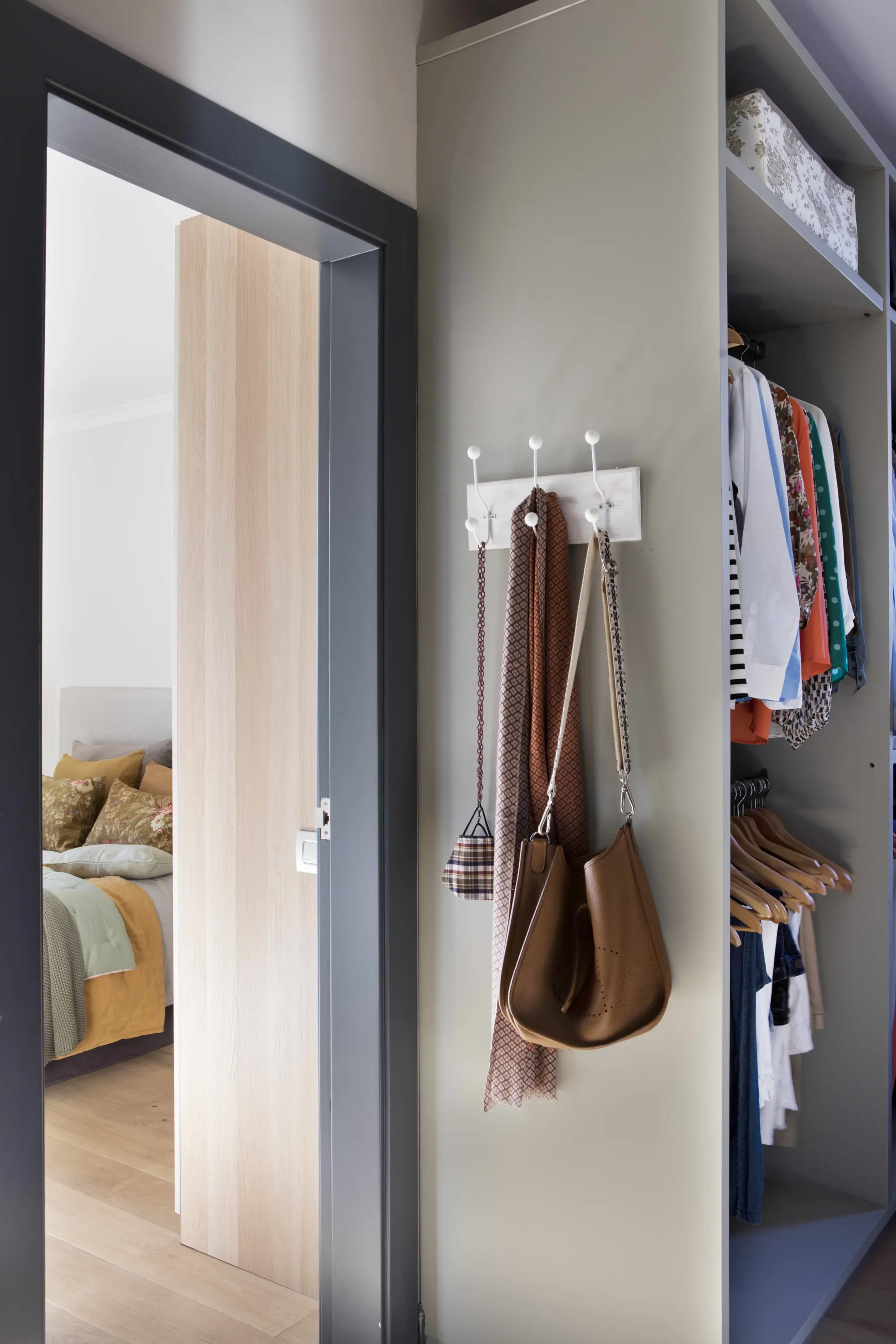 00532020 armario vestidor colgadores perchero bolsos dormitorio