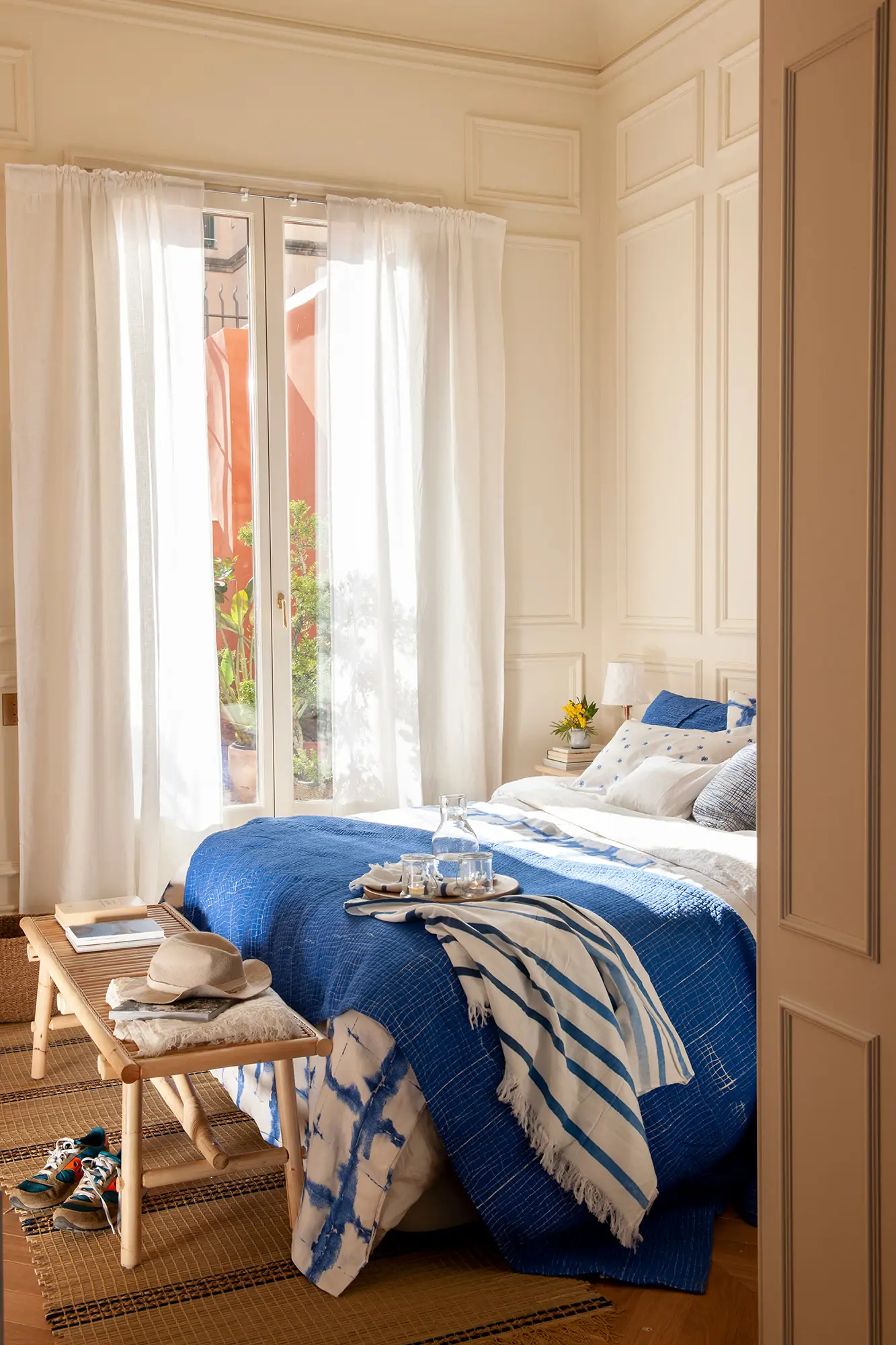 Dormitorio decorado en azul