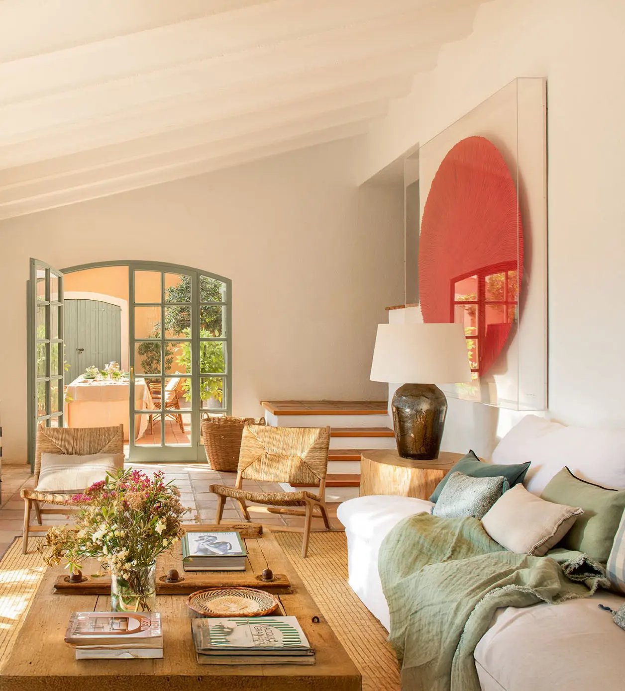 Un salón que se abre al jardín