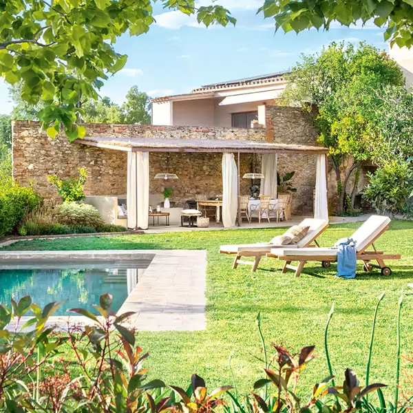 Hoy 5 de julio entramos en las terrazas y porches más bonitos del verano 2025