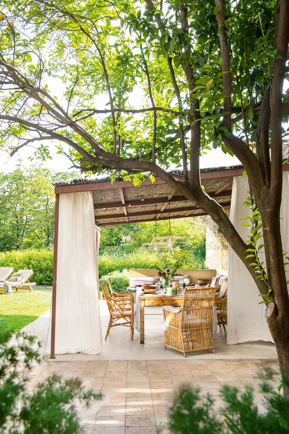 Una pérgola de hierro y mimbre