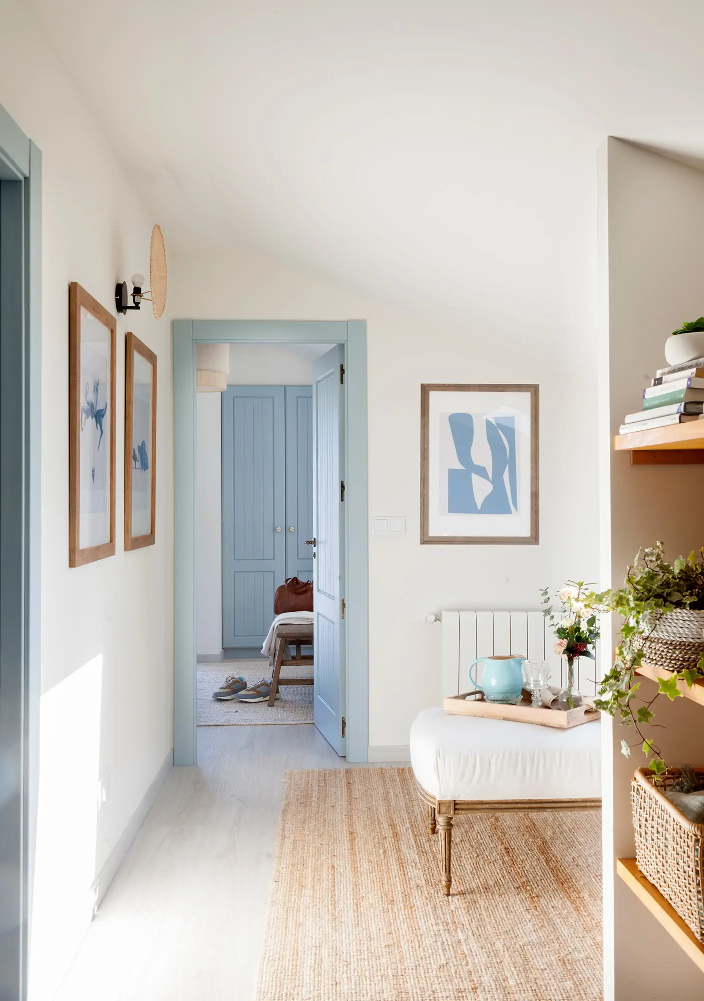 Zona de paso con detalles en azul