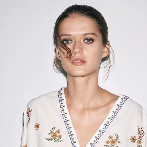 Si tuviera 60 años, llevaría estos 5 vestidos de lino de Zara porque son holgaditos, fresquitos y en tendencia