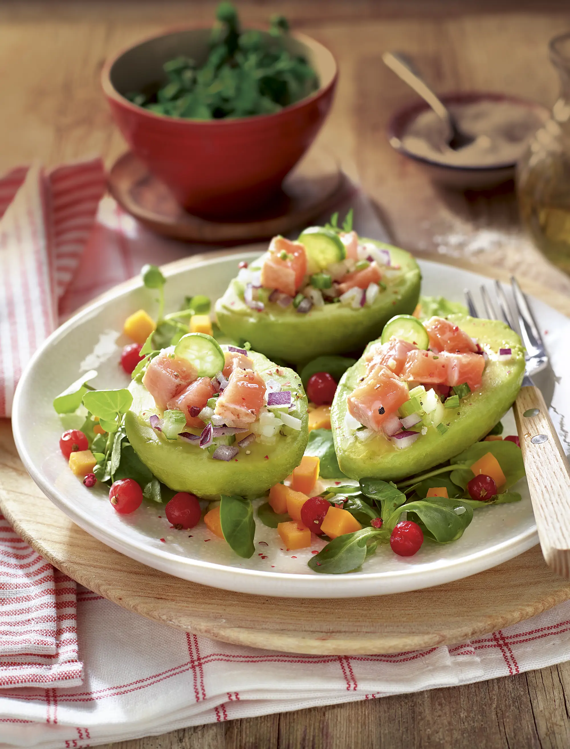 recetas fáciles y rápidas Aguacates rellenos de salmón