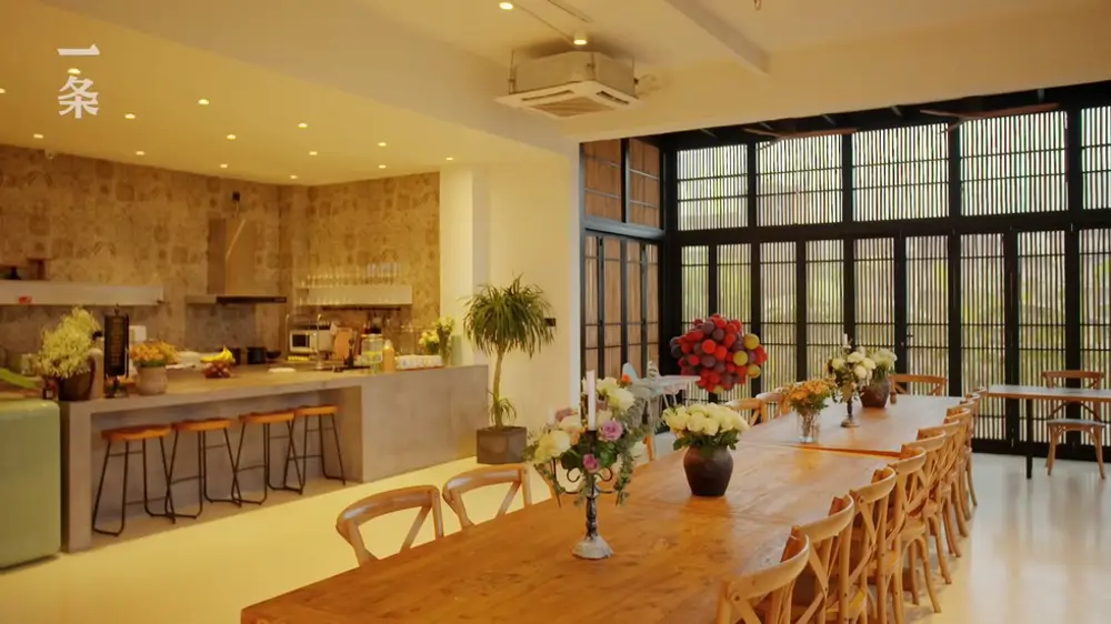 Una cocina abierta a un gran comedor para todas